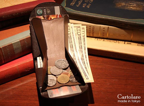カルトラーレの財布はハンモック構造で小銭が取り出しやすい