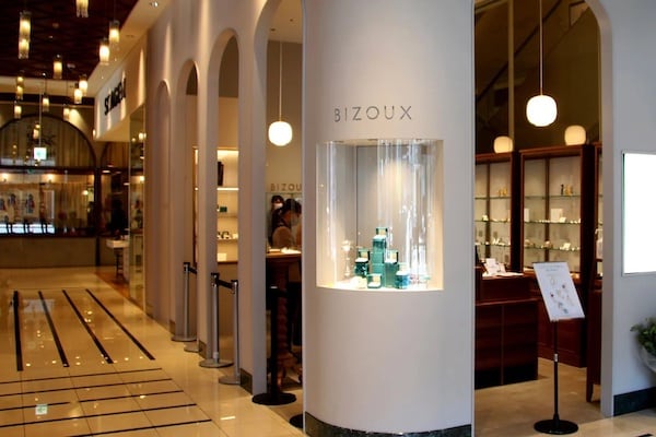 Bizoux（ビズー）福岡店