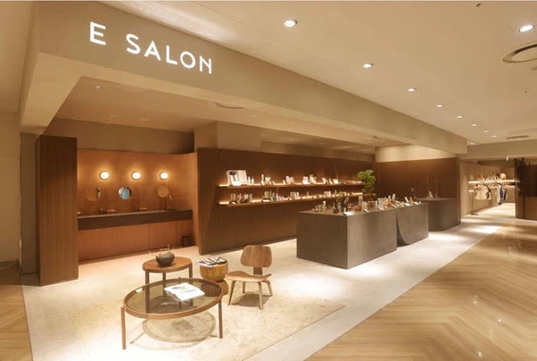 ルクアイーレ大阪 5階 E SALON