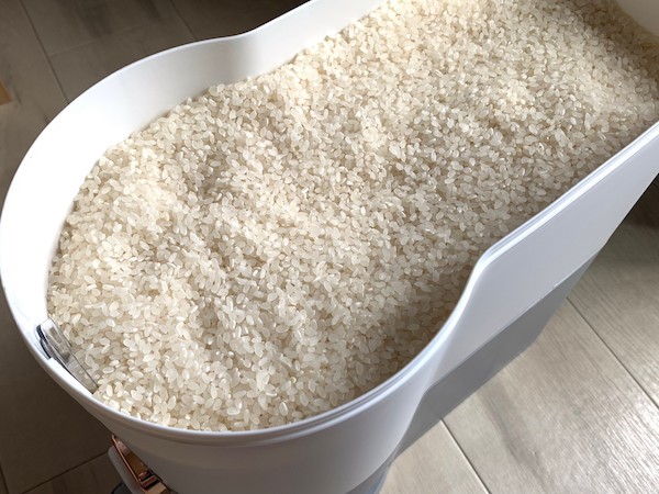 INSKIWA米びつのお米が楽々入る広い口2