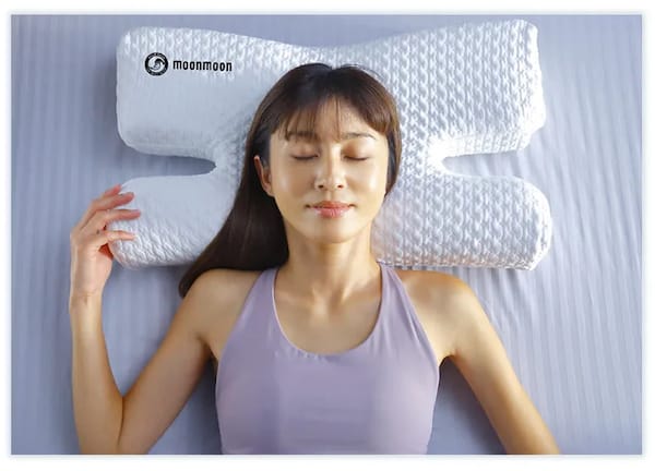 YOKONE3Bは仰向け寝でも中央のくぼみが頭・首を支える