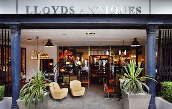 ロイズアンティークの実店舗